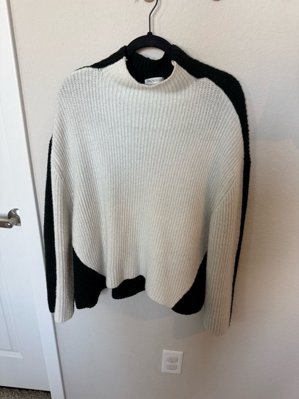 Prologue Black and Cream Colorblock Crew Neck Sweater
